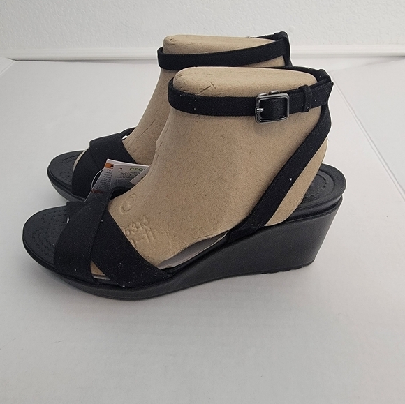 Crocs 11 Leigh ll Ankle Strap Wedge Sandal Black Lightweight New - Picture 1 of 9